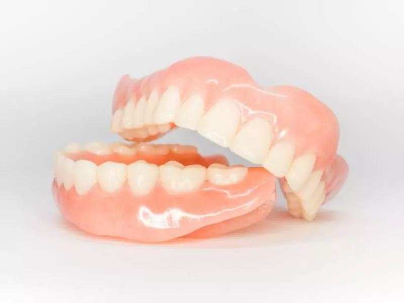Traditional dentures